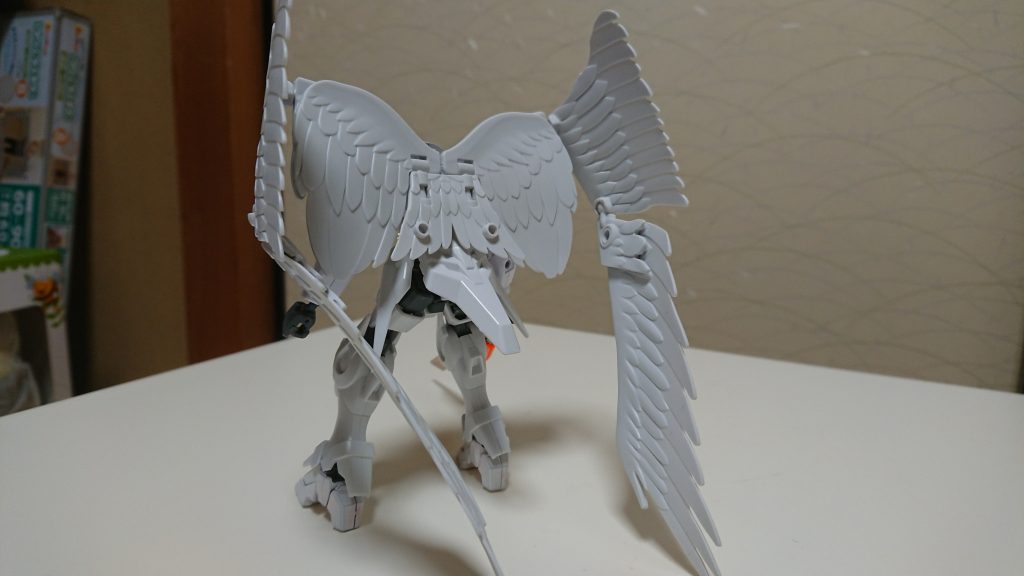 余り物のパーツを組み合わせて作りました
コンセプトは「物語後半に出てくる強い敵量産機」「量産型EVA」。