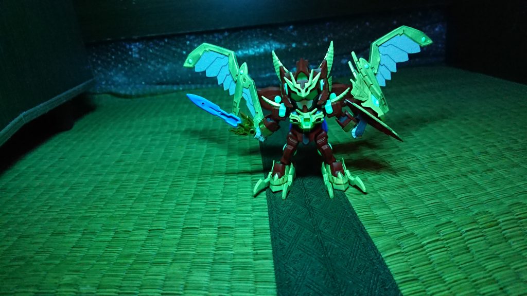 覚醒ッ‼️...的な(笑)
蓄光塗料と蛍光塗料を使いブラックライトで一部光るように塗ってみました