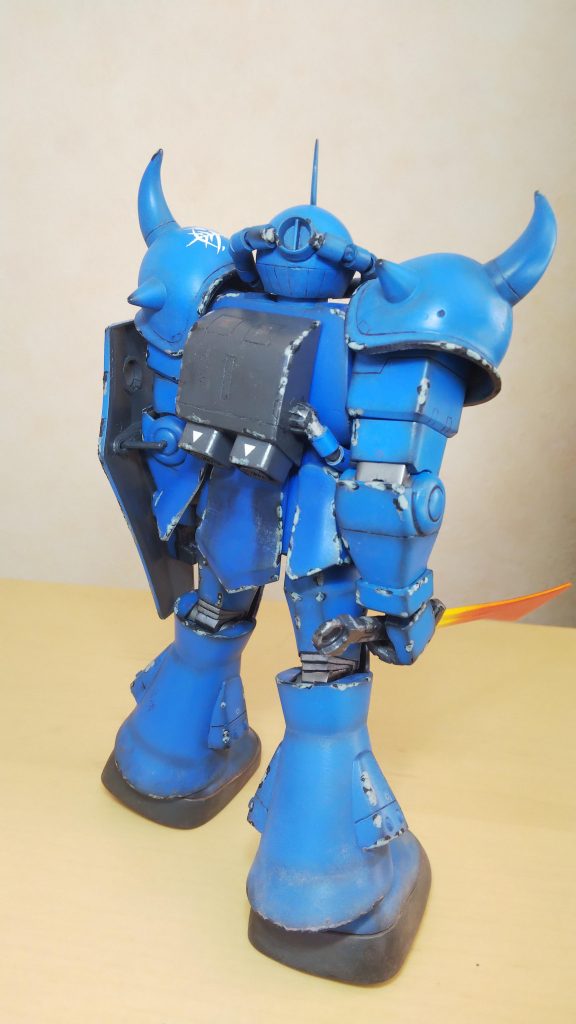 バックショット
バックパックはスクラッチして一部ノーマルの部品を切り取って接着してます
リアアーマーもスクラッチです