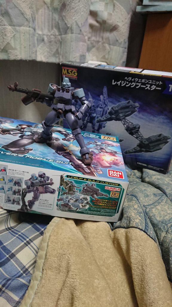 初期案
付属の旧式のポリキャップでは部品がすぐ外れてしまったので、胴体のみPC-002のポリキャップに変更しました。