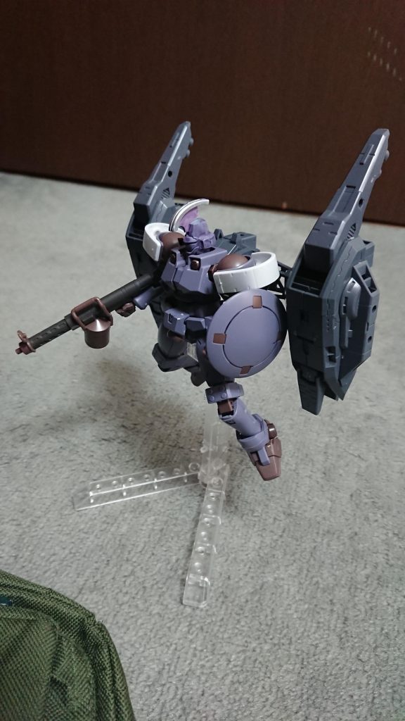 OZ-06MS リーオーをベースに開発した試作機。高機動ブースターユニットを二基備えたバックパックを装備している。試作機故に、武装はマシンガン、シールド、ビームサーベルのみだが、リーオーのパーツを8割使用しているため、破損しても交換が容易である。