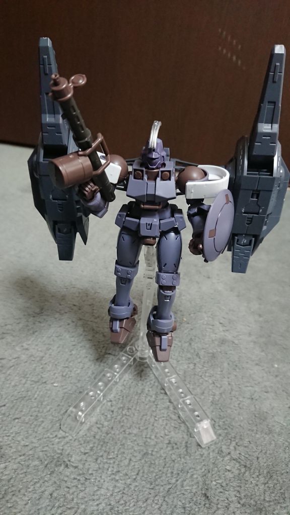 パイロットのルャンフはOZトレーズ派所属の技術士。しかし、実態はホワイトファングの構成員。正体を露見した際、機体を強奪した。