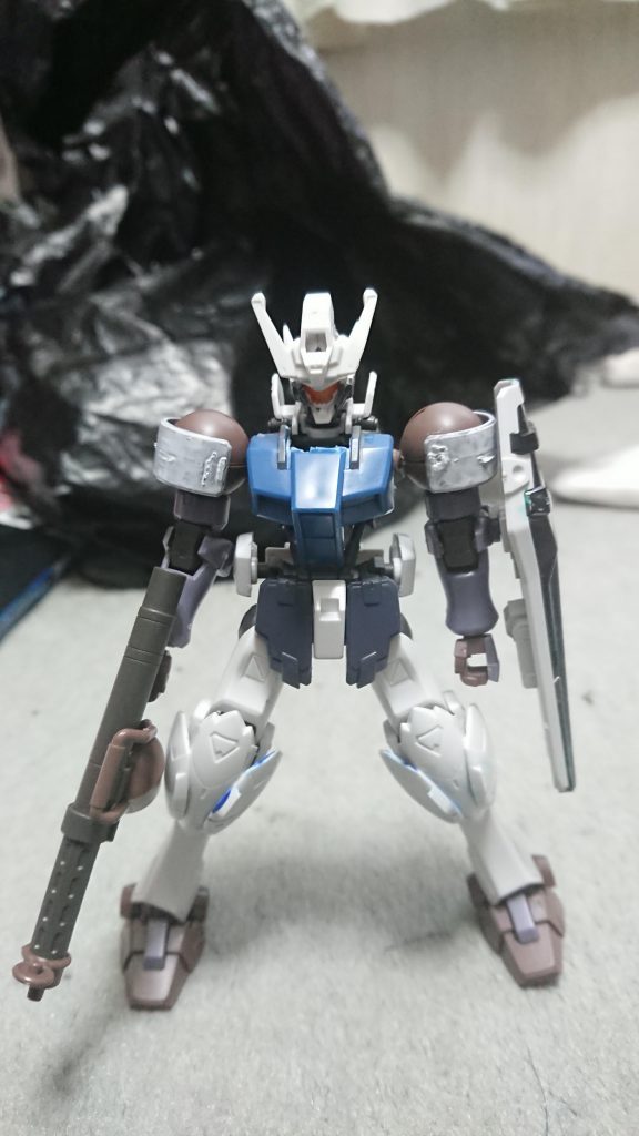 【陸戦仕様】
Rtds type1の基本形態。脚部にスラスターがないため、飛行は不可能。陸戦機の中では最高クラスに分類されるため、自衛目的での使用であれば、この形態でも充分である。