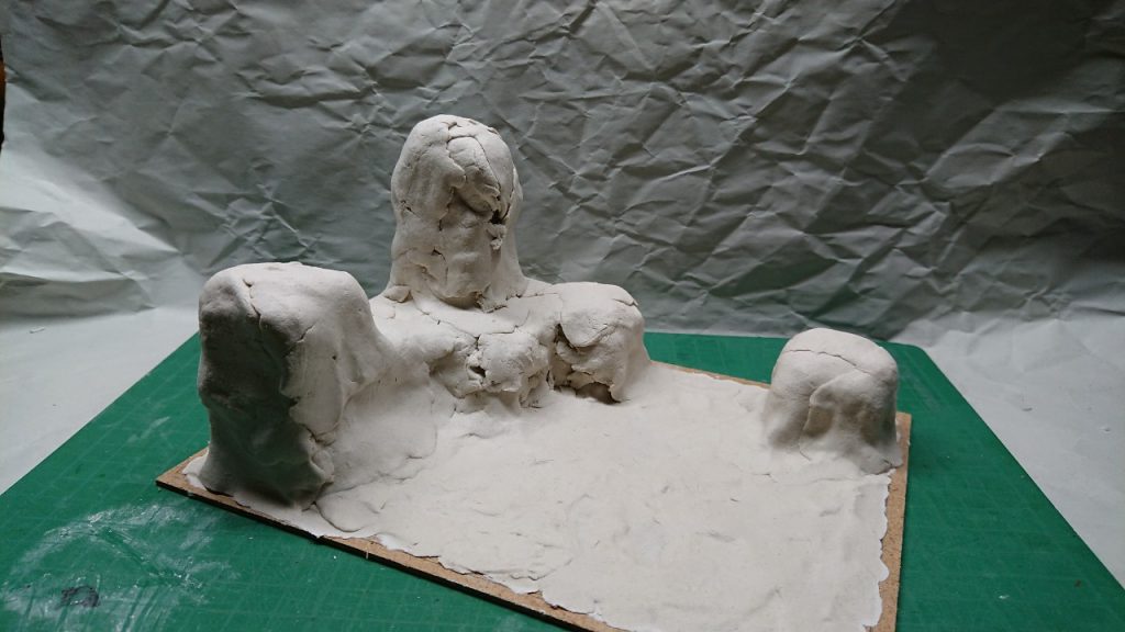 石粉粘土を盛ったところ