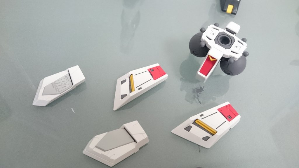 色を塗ると、デカール、墨入れ、コート、終わってなくても組みたくなってしまいます。