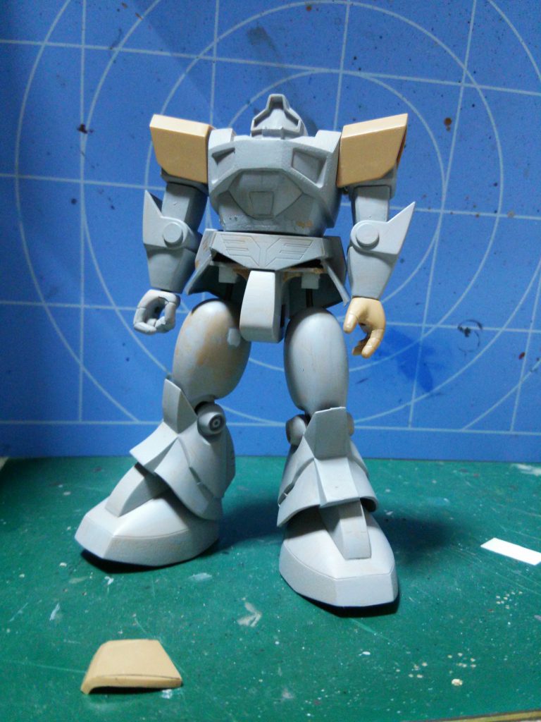 足はアルミ線で繋ぎました。股関節の位置を変えて少し足を長く見せてます。