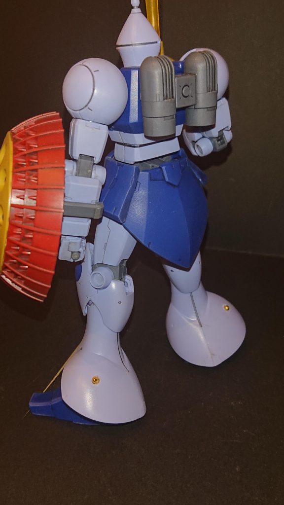 脚に100均のメタルパーツ入れてました。