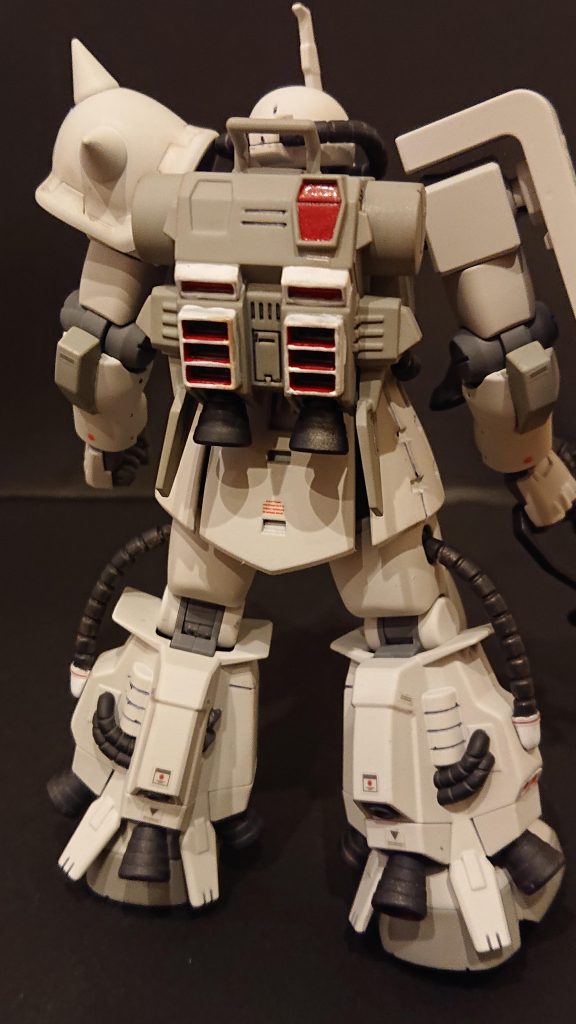 バックパックの部分塗装が雑です。