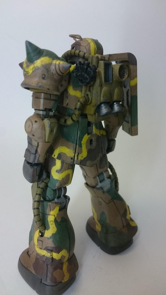 後ろから。
ランドセルは日本軍の背曩感を出したくてゴチャゴチャさせてみたのですがなんかイマイチに…。
一応左からスモークディスチャージャー、信号弾、ラジエーターグリル、強制冷却ファン、下部には排熱孔の設定。