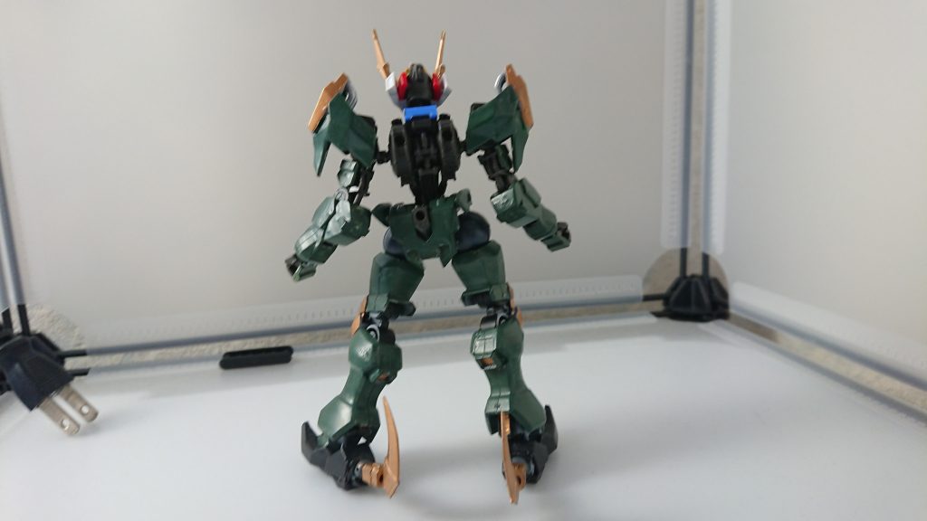 踵にだけ鋭利な刃を着けました