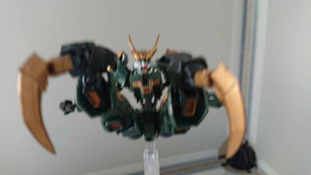 カラーリングで気づく方がいると思いますが仮面ライダーギルスに似せて作りました