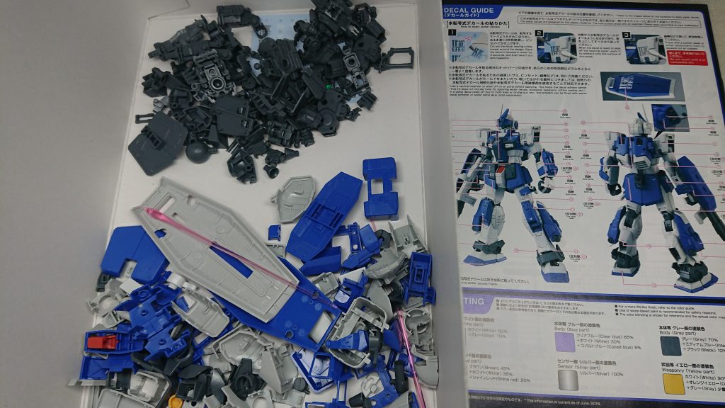 ニッパーでパチパチとパーツ全切りして。