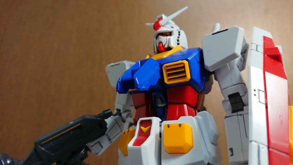 コックピットハッチが開きます(当然)
コアファイターもちゃんと変形します
胸部ダクトのフィンは全部別パーツで可動します
20年前のキットなのにすごい