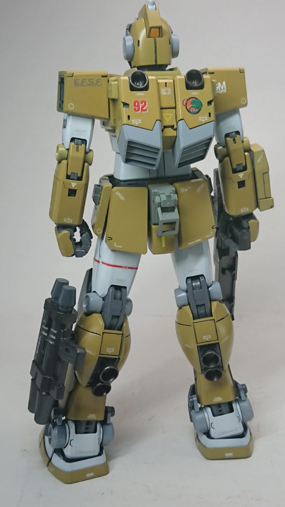 カーキ色は画像では何処に二色使ったのか分からなくて反省。