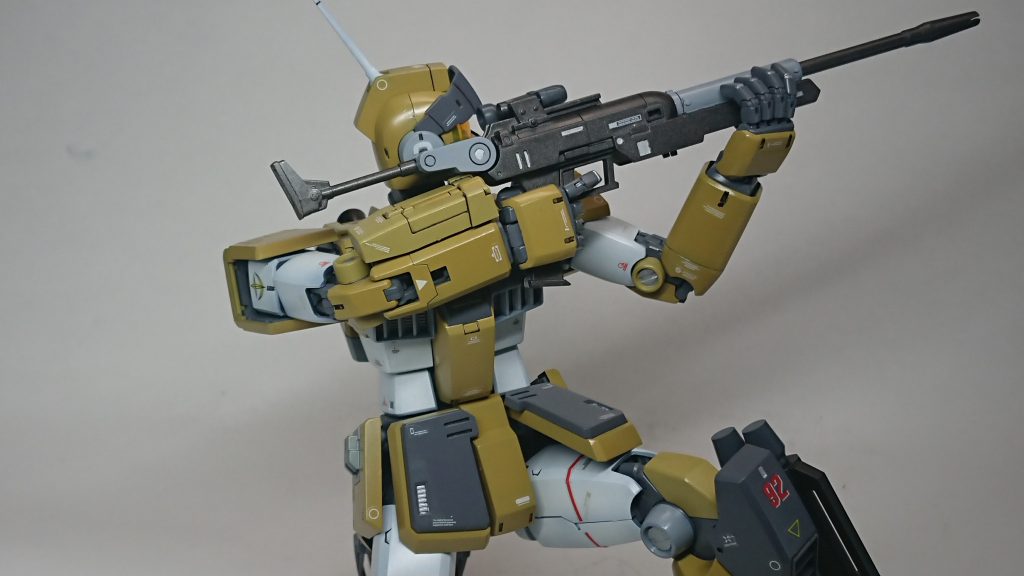 スナイパーカスタムなのでライフルを構えたポーズで。