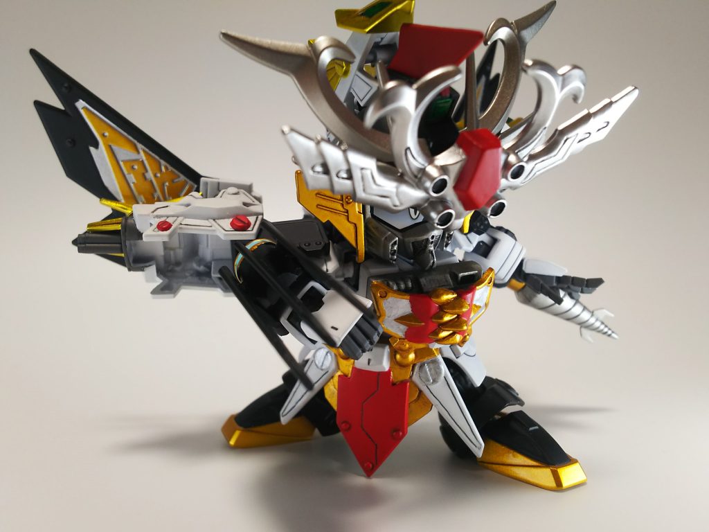 爆空刃。翼の部分を切り飛ばして再接着でより爪らしいフォルムに。