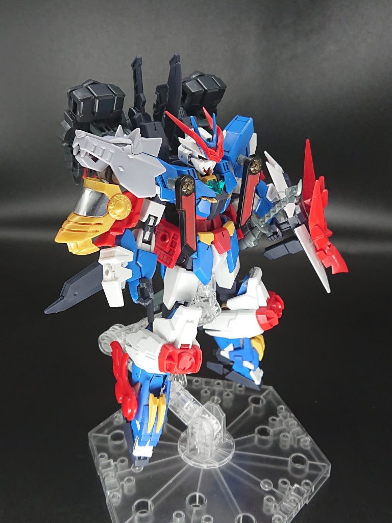 塗装前の状態
①すねにゴッドガンダムの籠手
②右肩にジーエンアルトロンの狼とBW版孫権ガンダムの肩鎧を軸で固定
③栴壇の板は烈伝版武者ガンダムから
④その他は戦国アストレイ