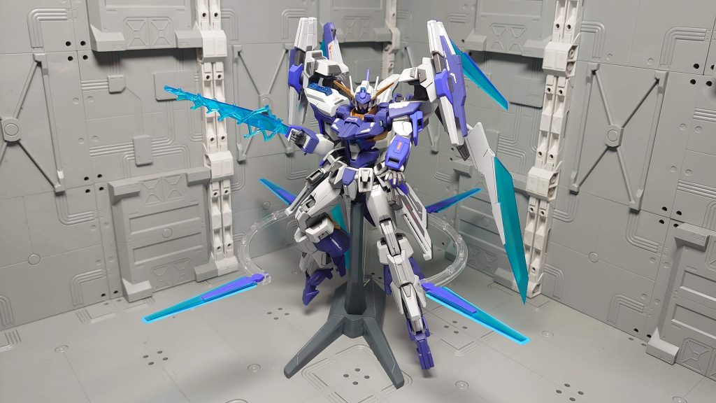 機体設定
ガンダムAGE-FXのマイナーチェンジ仕様
バーストモードの使用を前提としてビームサーベルとして垂れ流していた無駄なエネルギーを機動性、運動性、防御機能に効率よく変換し運用する為に各部をアップデートした機体
大気圏内での飛行を可能とする為、Cファンネルの技術を応用した斬撃兵装として使用可能な特殊翼を装備(決して作者の中二心を満足させる為では無い...とも言い切れない)