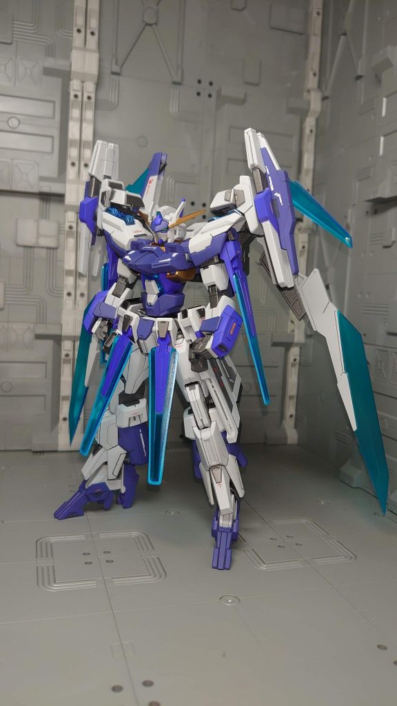 塗装
関節部:ガイアノーツ様のサーフェイサー・ガンメタ(塗膜によるパーツ干渉を極力抑えるように心がけました。
各部の青:複数の青を使用して色の情報量を増やしています。