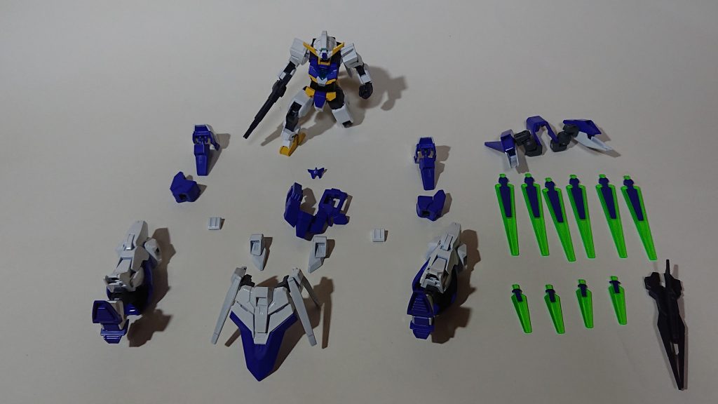 アーマーは着脱可能になっています。
ちなみにCファンネルは数が元より少なくなっています。