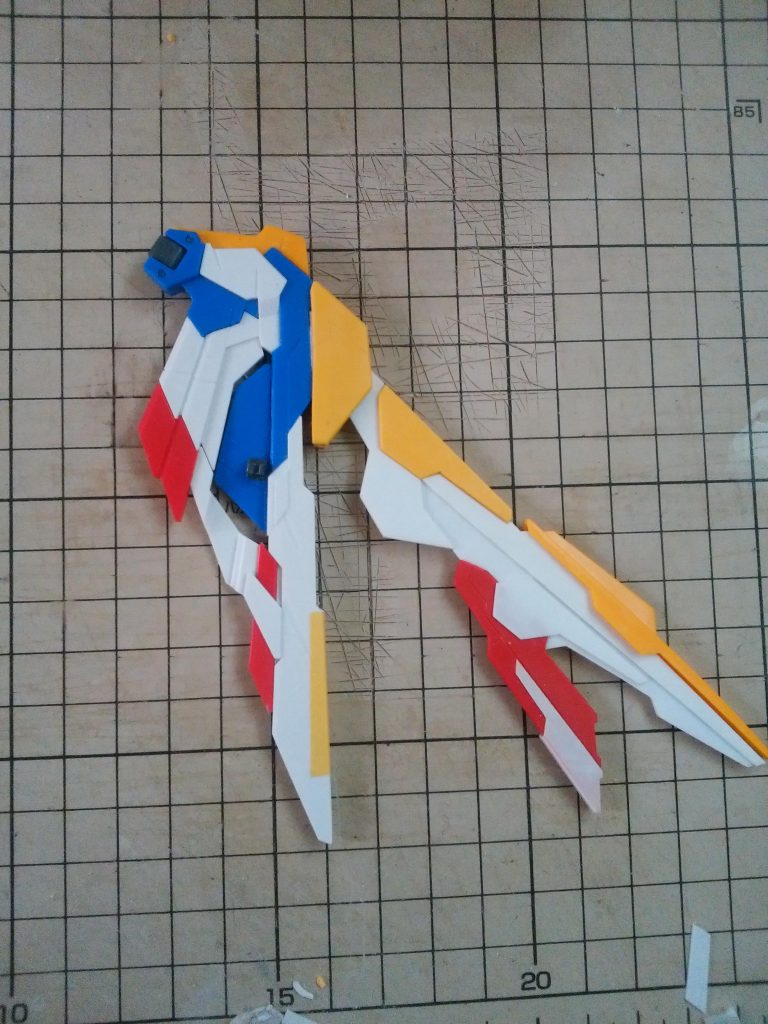 可動して羽根を広げられるようにしてます