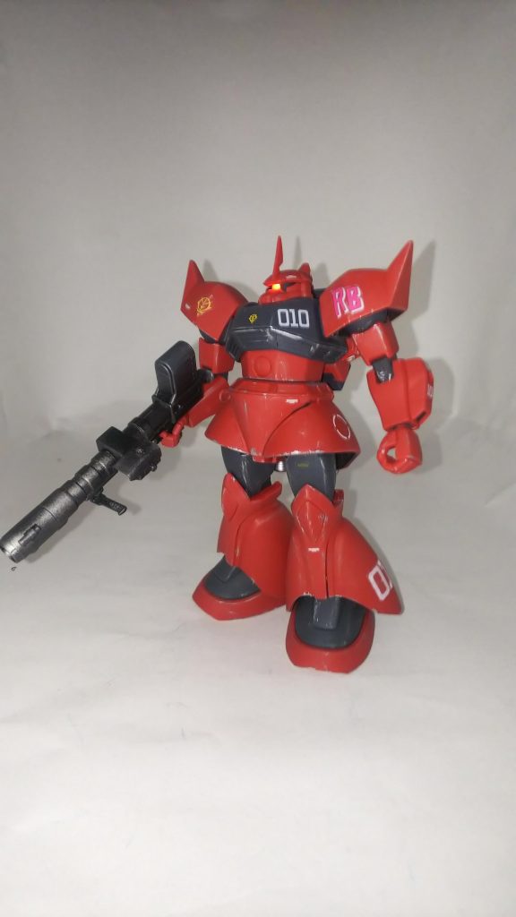 デカールを貼りつや消しクリアを吹いてから銀のドライブラシを昔の大河原邦夫先生のイラストを参考に行いました、製作所するに辺り一番参考にしたのは吉本プラモデル部の奥義伝承の動画、無塗装成型色生かしの回です。
見本にサクライ総統が作ったMG旧ザクとプレバン限定品の色の楽しみ方のひとつ仰られた一言が刺さりました。
自分なりに作品に落としこむことができて満足しています😁