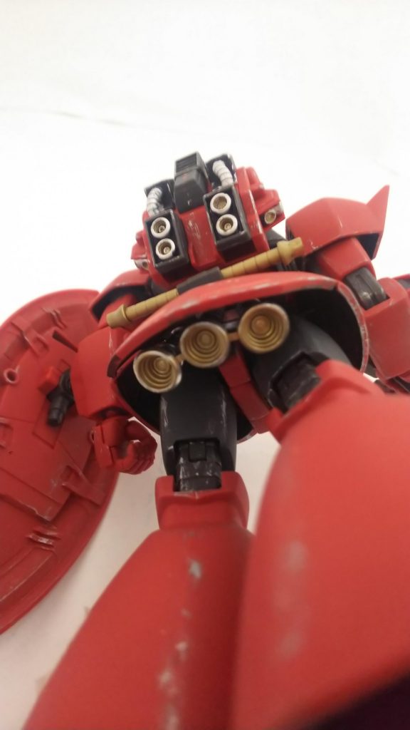 バーニアも塗りました。ガンダムマーカーエアブラシを使いガンダムマーカーシャインシルバーとゴールドで。
ちょっとした部分の塗装には最適で素晴らしい効果でます。これもらいだ~Joeさんの影響です。