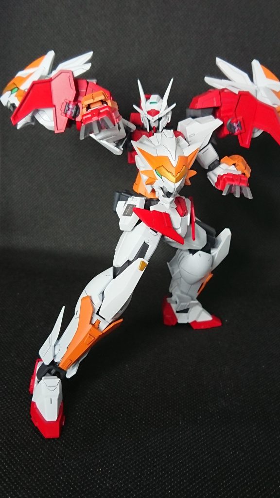 腰のクローは手持ち武器になります