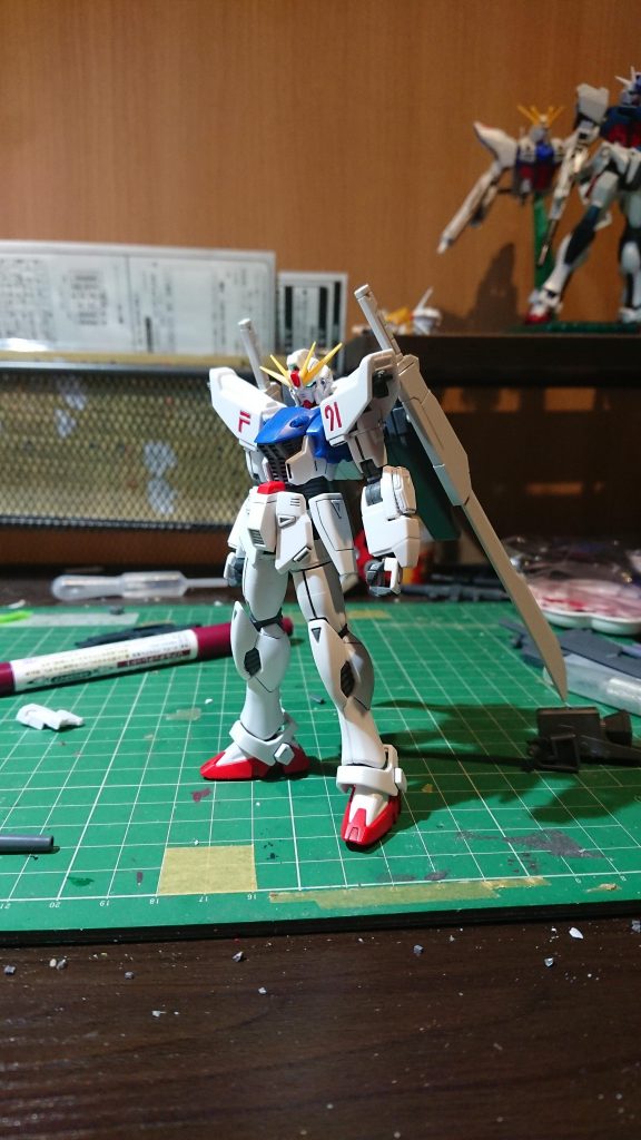 武装案①M1アストレイより対艦刀を拝借。
悪くはないのですが…個人的にF91に大型武器を取り回すイメージが湧かないですね。