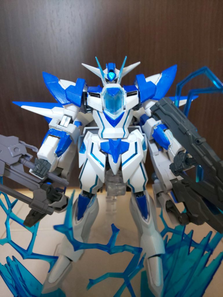 リバーシブルガンダムをダブルオー系の色に塗り、ジャンクをペタペタしました