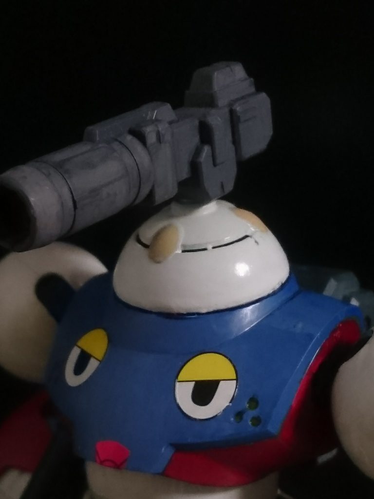 頭部をベアッガイＦの手と交換して、
胸部を顔面にしています(笑)