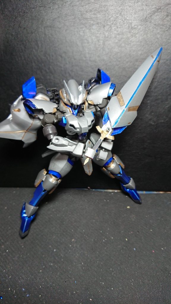 ヴァルキュリアシールド
鞘のように剣を収納出来るタイプの盾
向きを変えられます