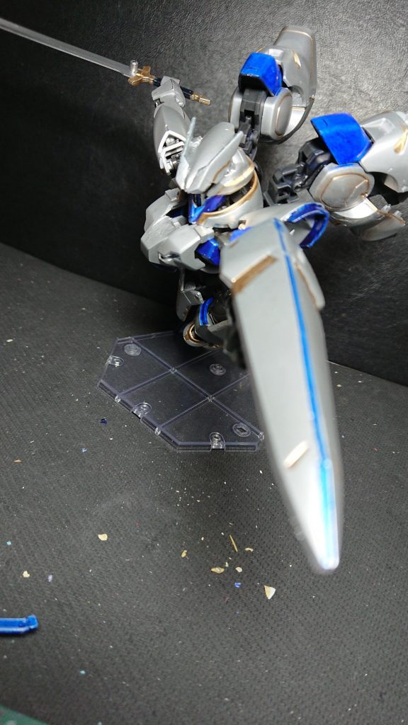 シールドによる刺突