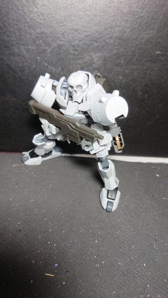 モチーフは鎧やスーツを着こんだ骸骨兵士