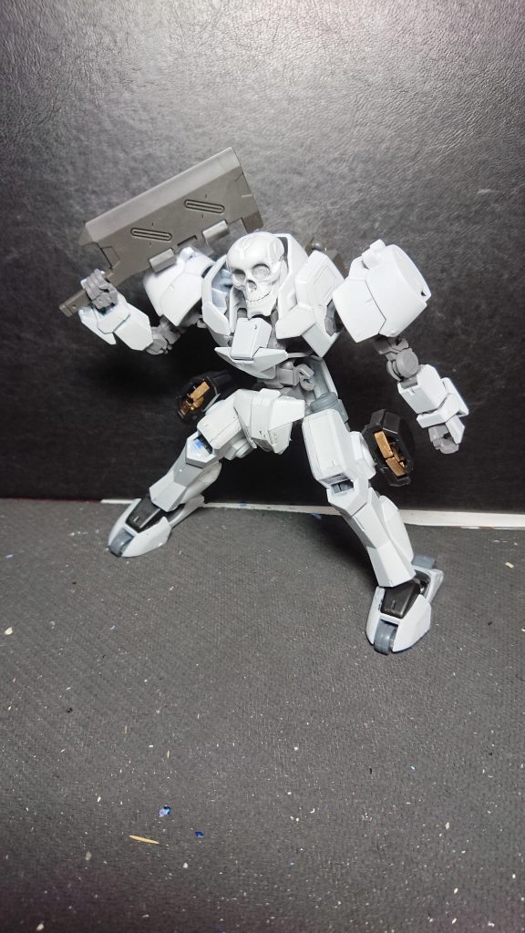 フレームはグレイズのもので
装甲は各種グレイズのジャンクパーツに加えてスピナ・ロディのものや作業用のアンカーなどを使用
海賊で整備されたものなので
一般機より性能はやや低めですが
そこはちょっとした工夫や戦術でカバー