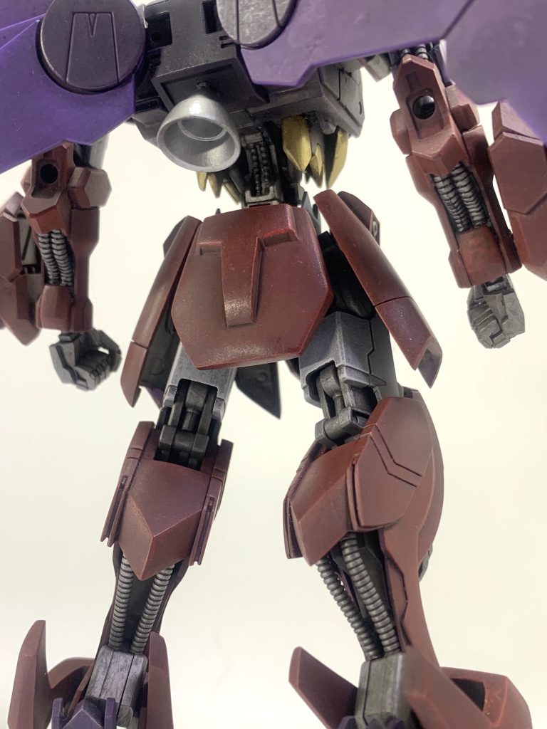 背面はガンダムフレームが感じられて、個人的に気に入ってます。