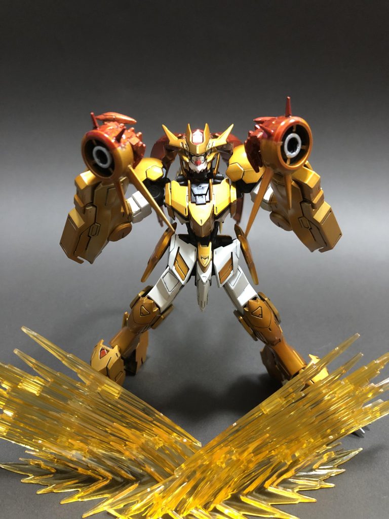 自慢の拳はズゴックのバーニアパーツを使って作成してみました。

磁石を仕込み、手の甲の銀の丸いやつの開閉を着脱で再現。
(ついでに拳と平手も差し替え式に)