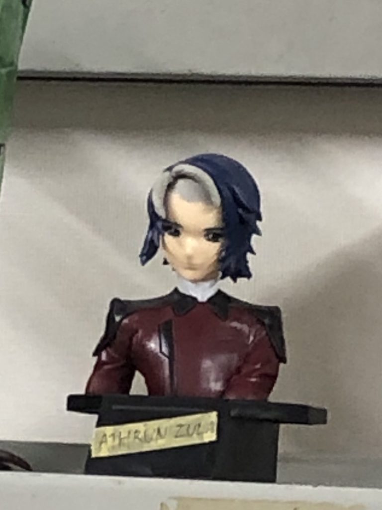 灰色の部分がパテです。