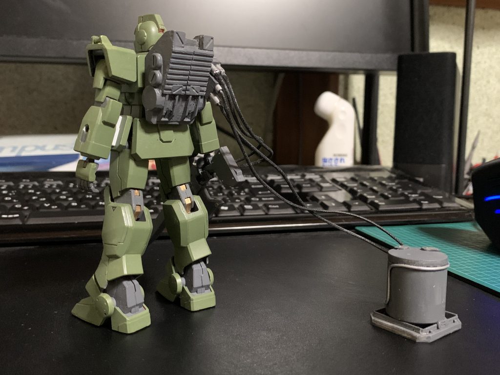 ライフル用コネクタ、外付けジェネレーター、冷却用ランドセルを作成、装備させている。
MGやゲームでお馴染みだと思う。お馴染みだって言って。