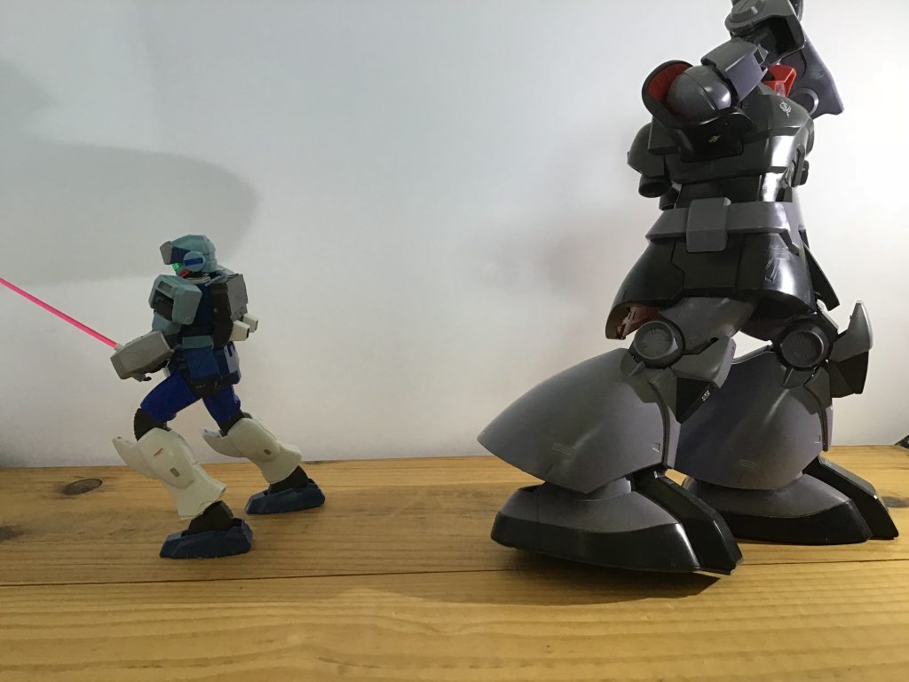 ドムに切りかかる！