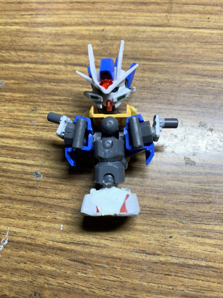 接続するとこんな感じ
頭部はダブルオーの頬の部分をウィングガンダムフェニーチェリナーシタに変えてます