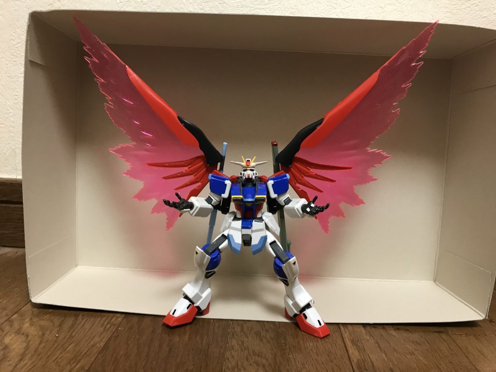 性能DG細胞の力によって、あらゆる性能が格段に強化されている。アンリミテッドエンジンエネルギー生産量は2倍に向上している。攻撃能力武器を使わないパンチやキックなどの打撃による攻撃力が高められており、物理攻撃は特に強力である。また、腕部と脚部の高エネルギー収束機器も使い勝手が良くなり、ある程度であれば長時間の使用も可能となっている。機動力・スピード背部のウイングユニットは高推力ブースターとして機能し、機動力を大幅に引き上げる。ただし、総重量が増した事もあり、フォースインパルスガンダムのような三次元機動は不可能。防御力・耐久性こちらも群を抜く程に強化されており、シールド無しでも、高出力ビームの直撃すら無傷で耐える程。武装面でも、取り込まれたデスティニーガンダムの武装自体が強力である為、後述するように高い攻撃力を誇る。また、両腰部に収納された対装甲ナイフ、インパルスシールド、ビームライフルも、引き続き使用可能だが、この形態ではあまり使われない。