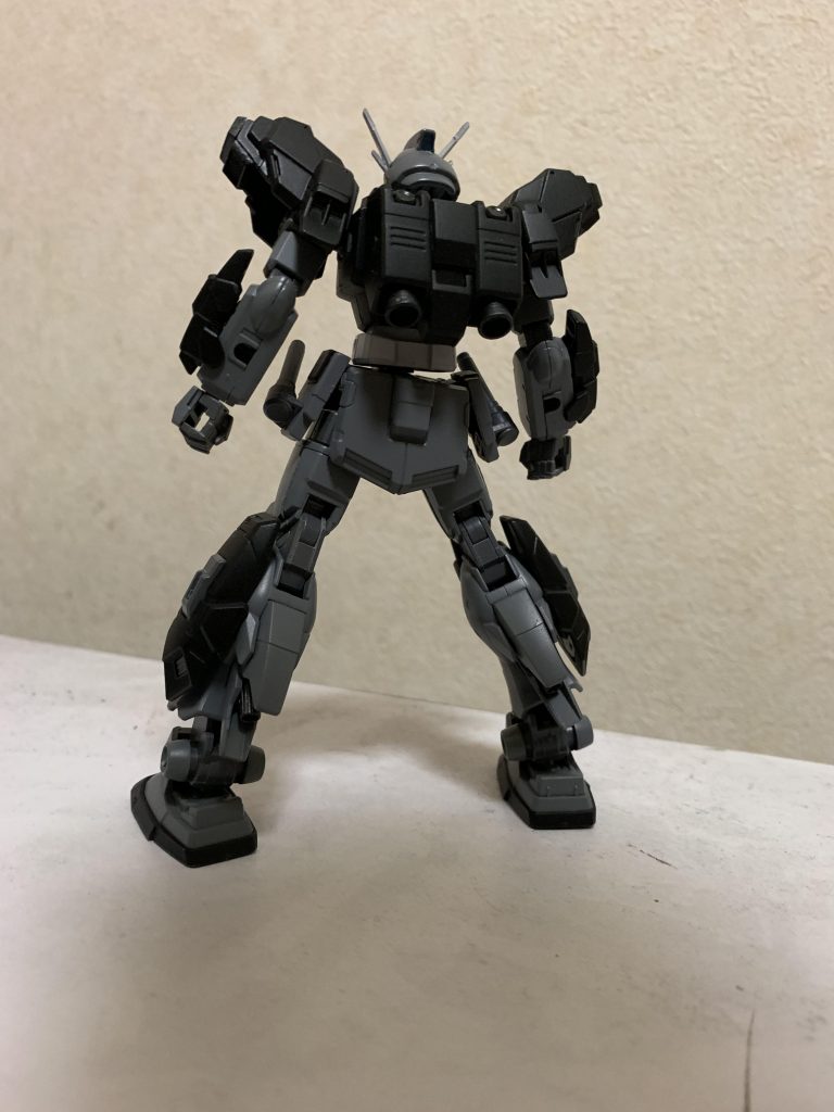 RX-82 ベルセルク

所属 地球連邦軍東ドイツ第27中隊『血塗られた処刑人(ブルート･シャルフリヒター)』

パイロット リーゼロッテ･ホーエンシュタイン

頭頂高 18.0m

本体重量 43.7t

武装

基本装備
･ビーム・サーベル×2
･頭部バルカン砲×2
･腕部ビーム・ガン×2

陸戦仕様
･90mmブルパップ･マシンガン
･スパイク・シールド
･180mmキャノン
･脚部3連ミサイル･ポッド×2
･ジャイアントガトリング

空間戦仕様
･ハイパー･ビーム･ライフル
･シールド
･ハイパーバズーカー
･改良型メガ･ビーム･ランチャー


EXAMシステム、ハデスシステムとは全く異なるシステムを搭載した黒いガンダムタイプの試作モビルスーツ。
外見はRX-80BR ペイルライダー(空間戦仕様)、頭部はRX-78AN-01 ガンダムAN-01『トリスタン』に酷似しており、その関連性は不明である。
最大の特徴はパイロット完全戦闘特化用補助及び、モビルスーツのリミッター解除システム『ベルセルクシステム』という独自のシステムが搭載される。