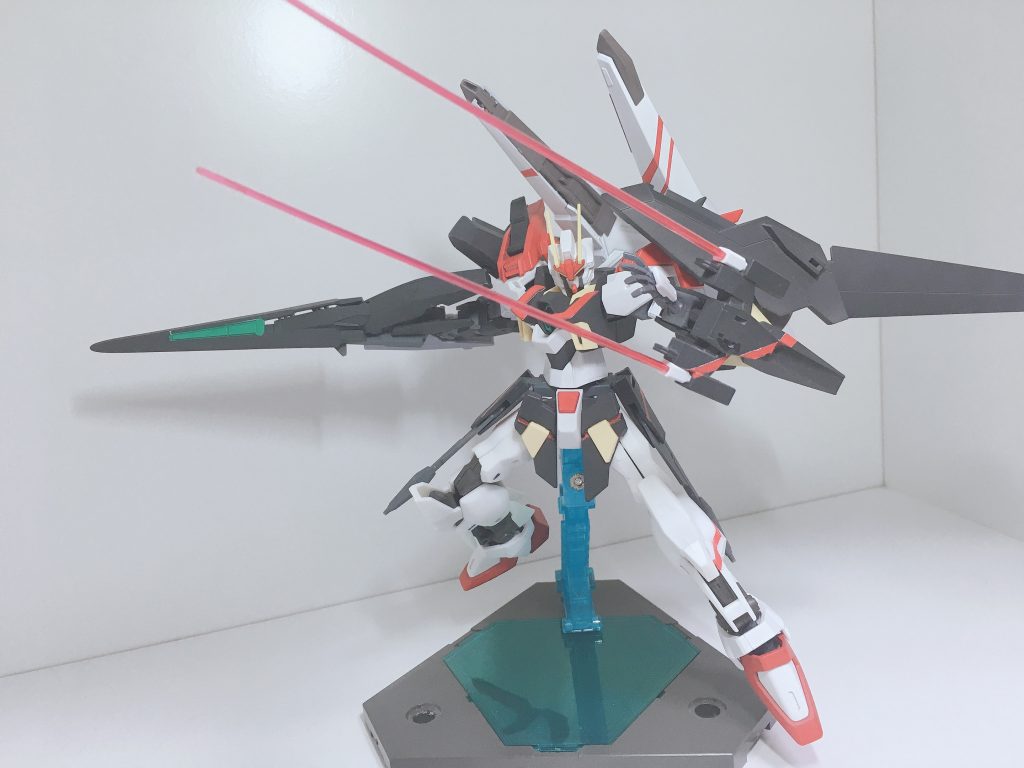 ブンドドその4。リアアーマーにジョイントをつけてビームクローとして使えるようにしました。ビームクローとドッズブレードライフルで戦場を暴れます(っ ॑꒳ ॑c)