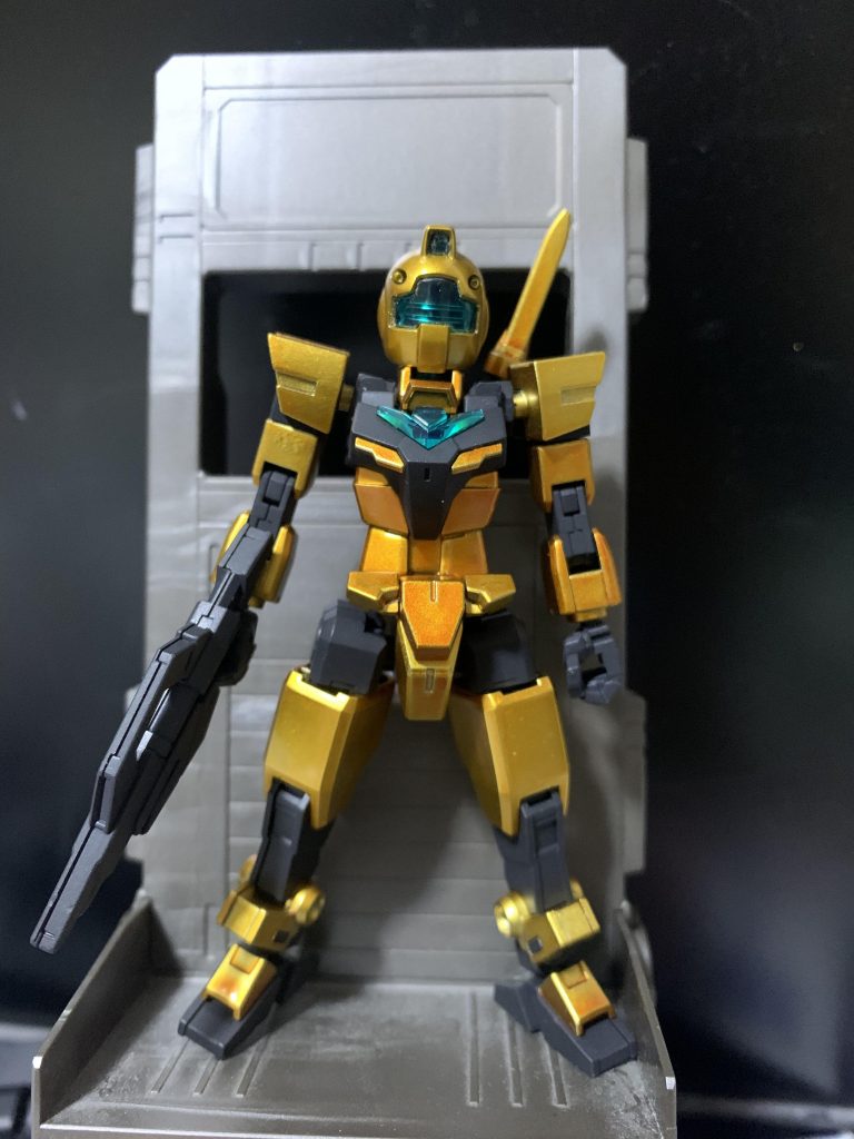 おまけ、以前同じような色の金色ジムを作ってたので(現ガンスタ未掲載)あまり違和感無く量産化されたコアジムに出来ます。(武者頑駄無に足軽璽武の頭ついてくるみたいなイメージ)