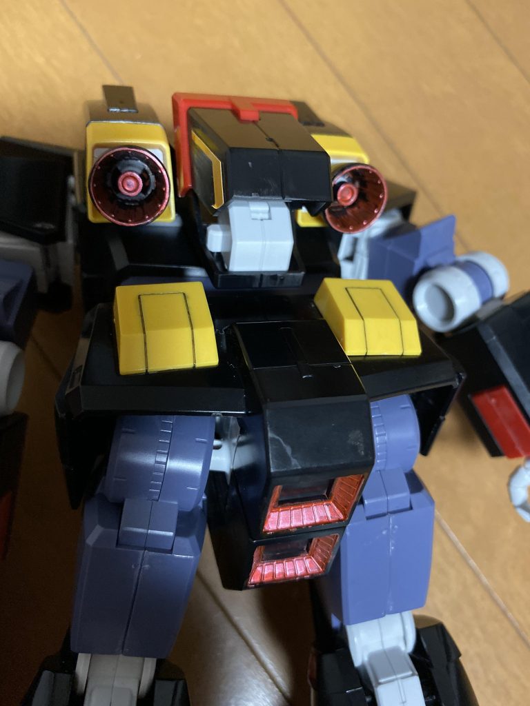 ガンダムマーカーでバーニアの中をぬりました。