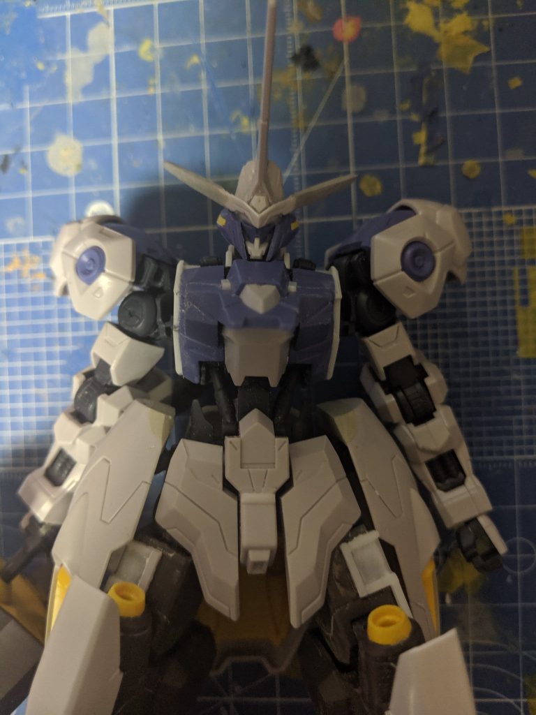 角とアーマーの制作
脚部にもデザインを追加