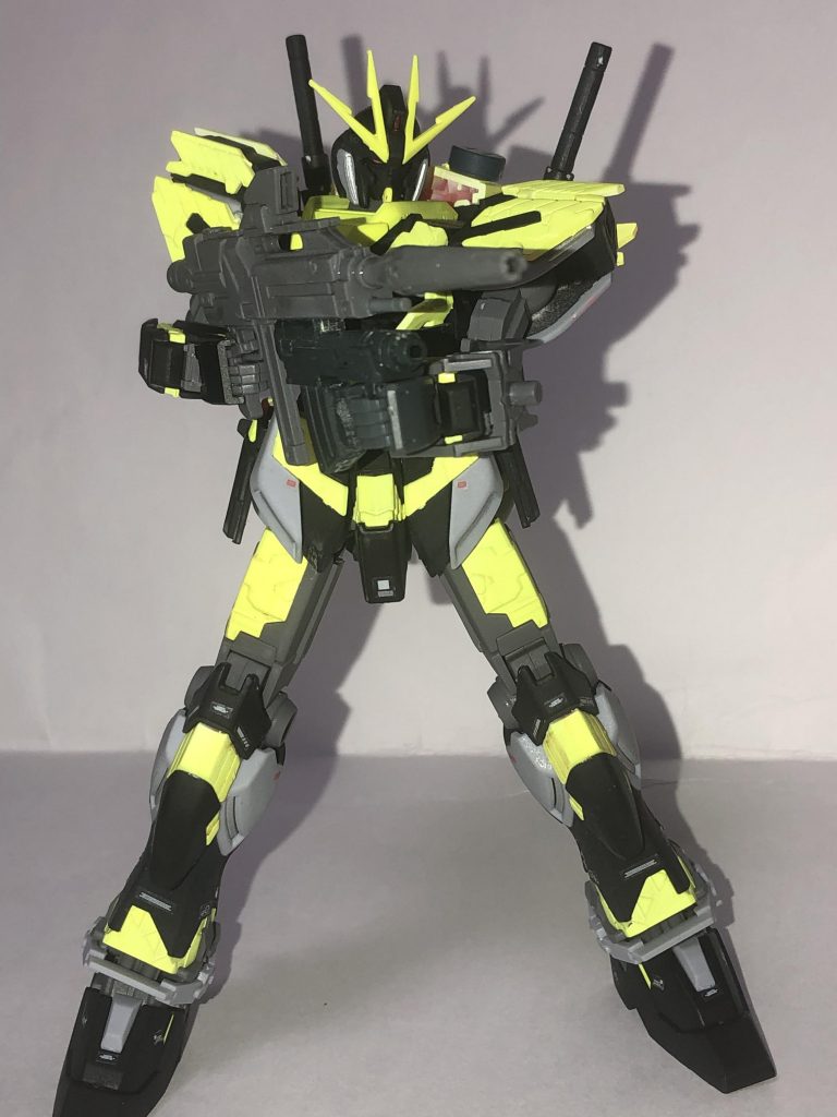 ビームライフルはモデルグラフィックスを参考にキット付属のものにフルアーマーユニコーンのバズーカについているグレネードランチャーを切り離しアンダーバレルに接着しています