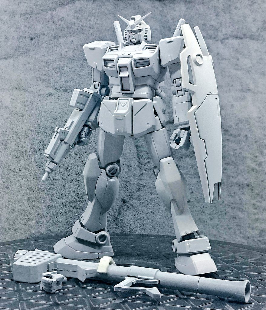 サフを吹いた段階です。
まだ合わせ目などが残っていたのでここからヤスったりする作業が多かったです。