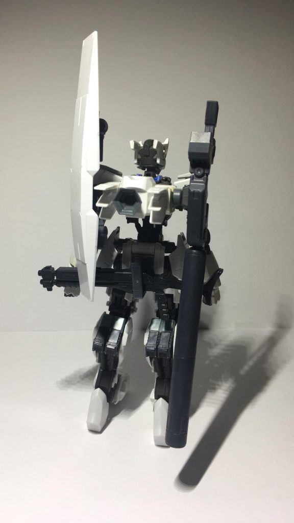 背面をー
武装が密集したこの感じが好きなのです。